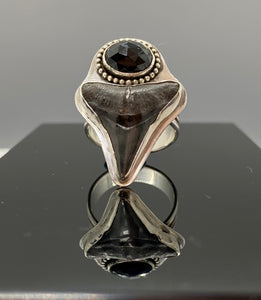 Size 7.75 | Shark Tooth & Onyx