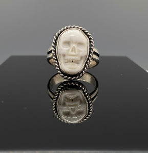 Size 8 | Howlite Skull