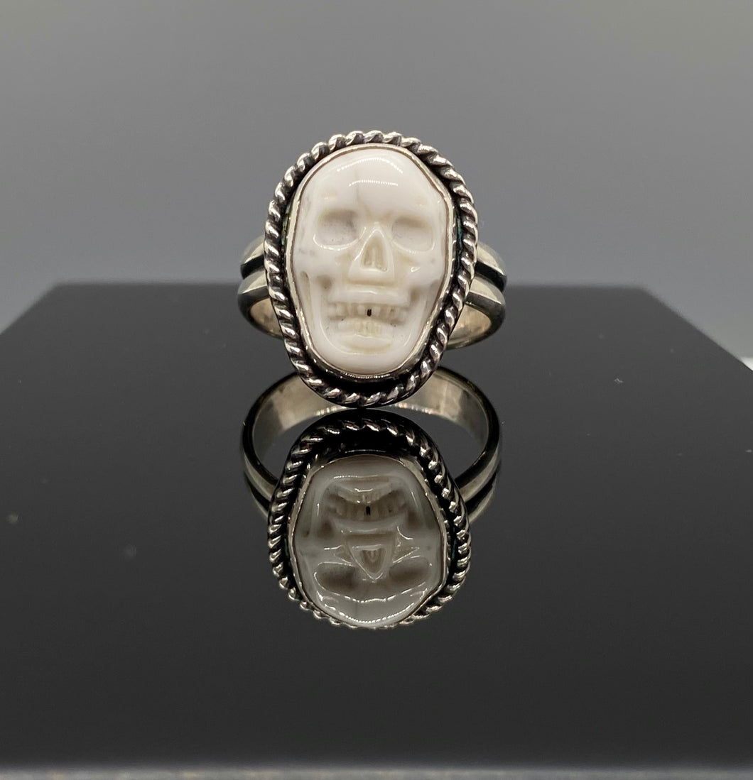 Size 8 | Howlite Skull
